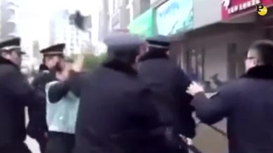 Huang e il bacio che gli costa caro