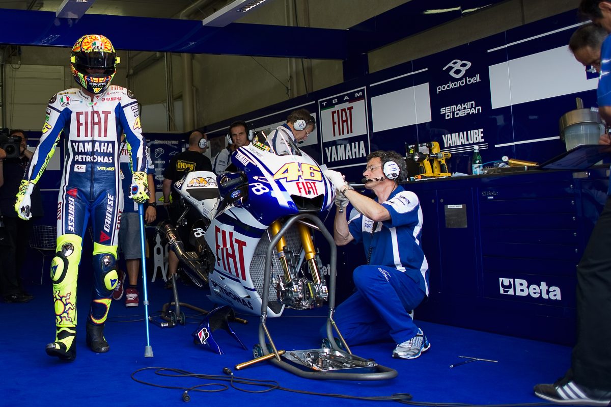 Galleria foto 'Rossi rinnova con Yamaha: un matrimonio lungo (almeno) 13 anni' - foto 4