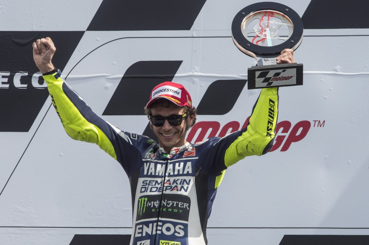 Galleria foto 'Rossi rinnova con Yamaha: un matrimonio lungo (almeno) 13 anni' - foto 3