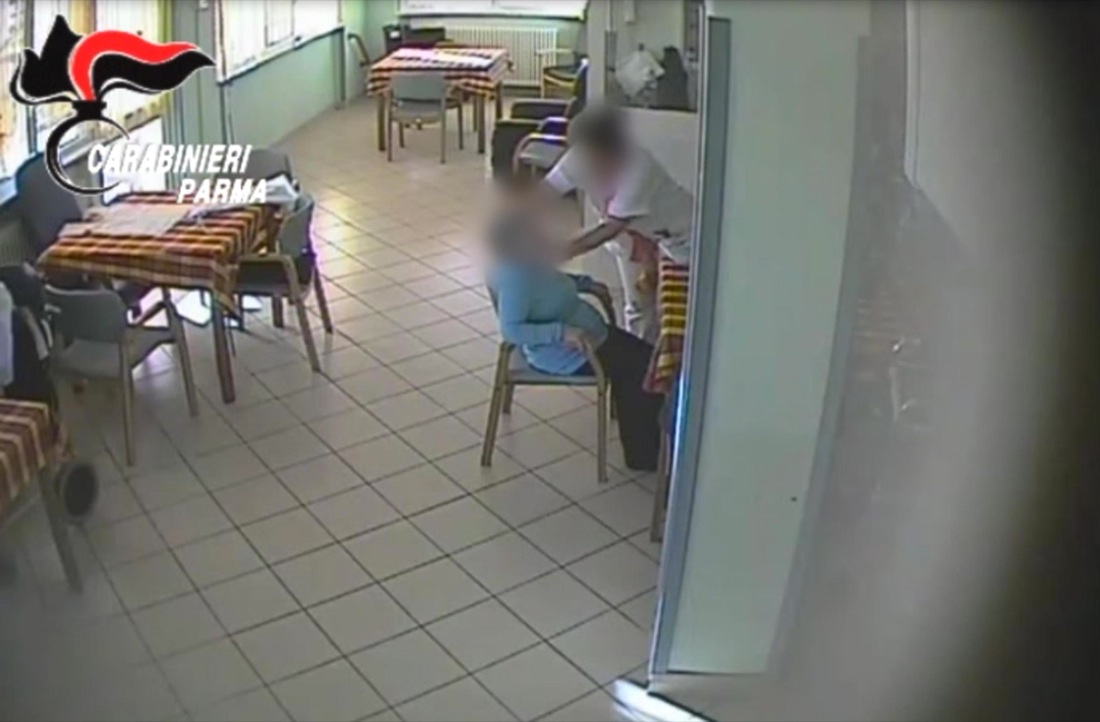 Anziani maltrattati, 7 arresti a Parma – foto