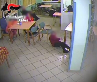 Anziani maltrattati, 7 arresti a Parma – foto