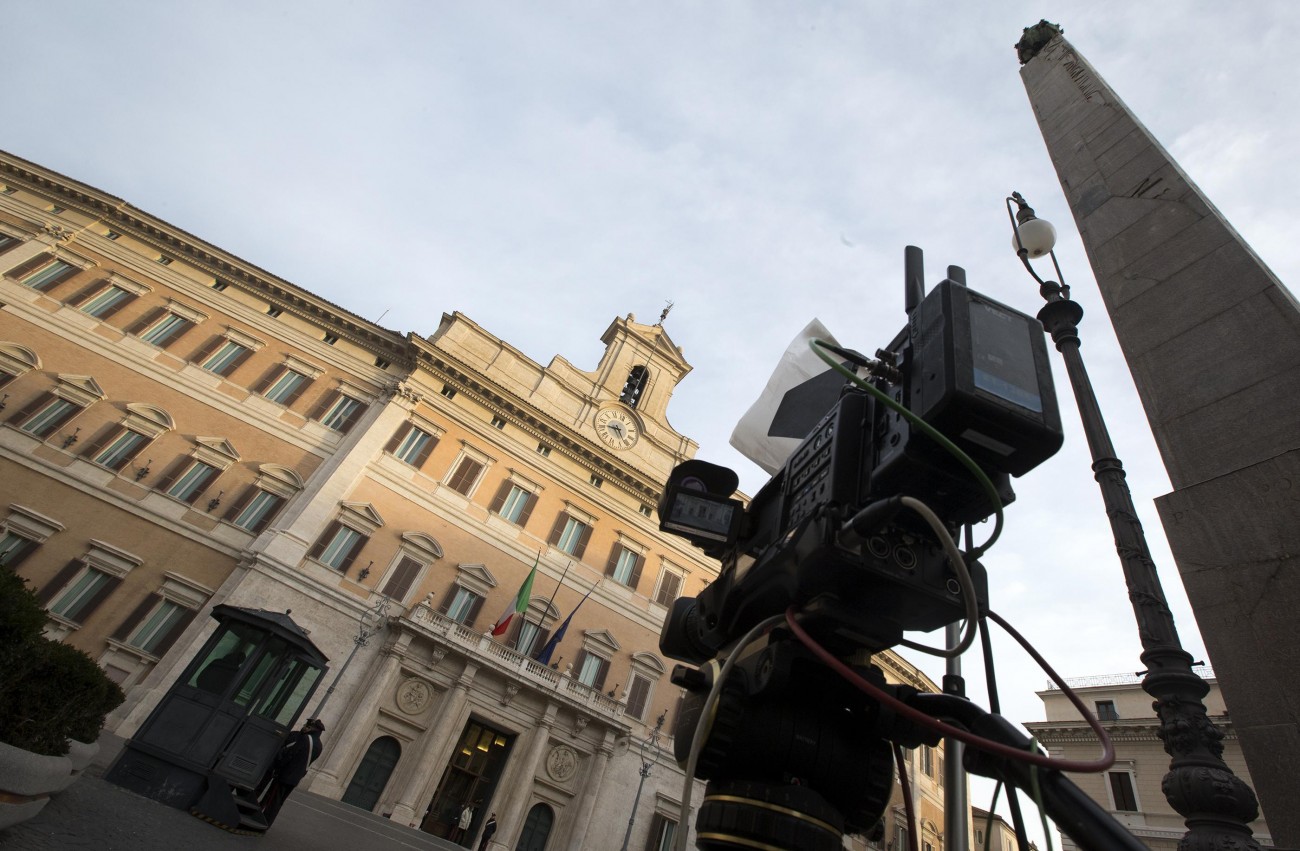 Perché la politica non sa più parlare al “paese reale” Perché la politica non sa più parlare al “paese reale”