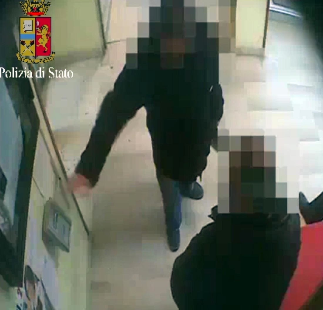 Furbetti del cartellino, 21 indagati alla Asl di Avellino – Foto e video Furbetti del cartellino, 21 indagati alla Asl di Avellino – Foto e video