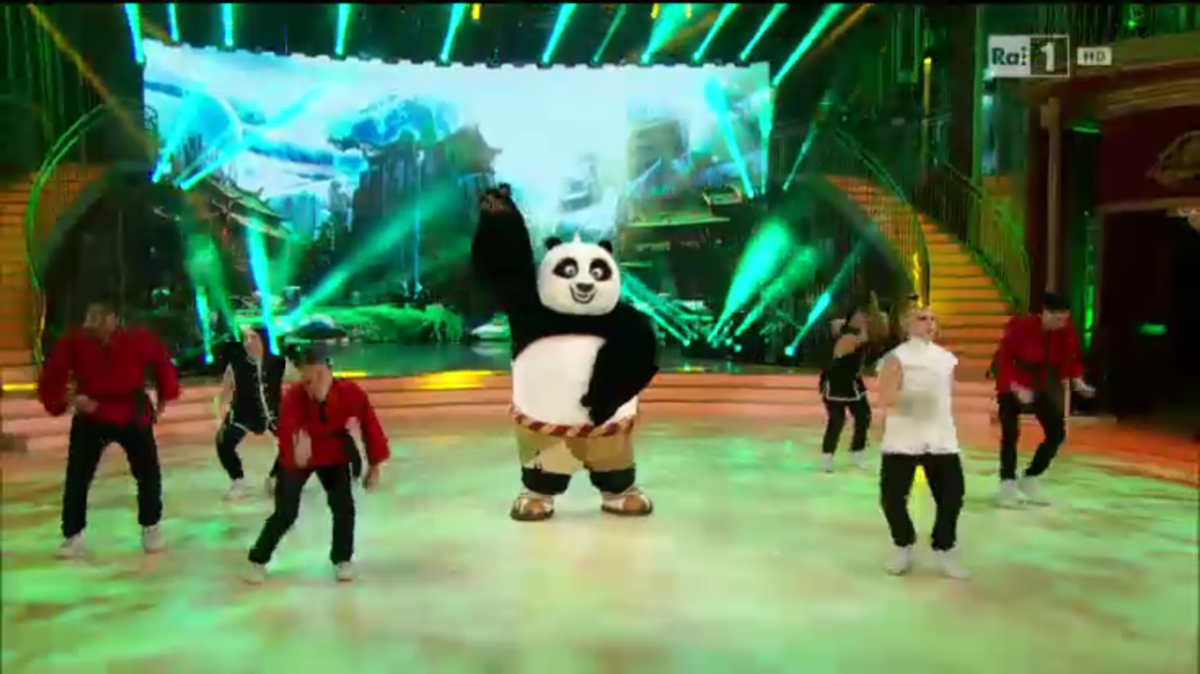 Galleria foto 'Ballando con le stelle 11: nuovo scontro Platinette-Lucarelli, eliminato Papi' - foto 9