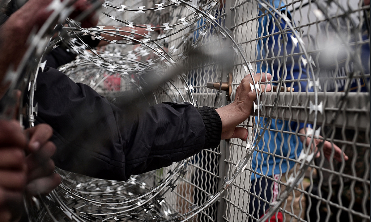 Migranti, Italia e Albania si preparano all’accoglienza dopo la chiusura della rotta balcanica