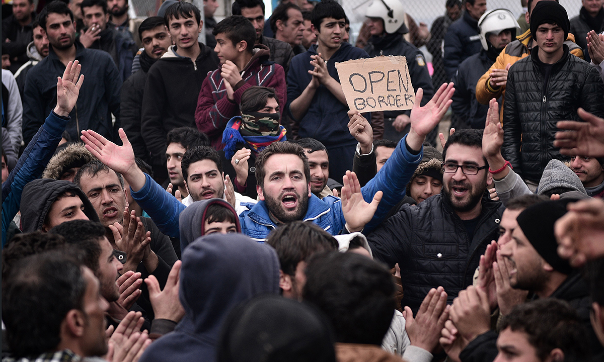 Migranti, Italia e Albania si preparano all’accoglienza dopo la chiusura della rotta balcanica