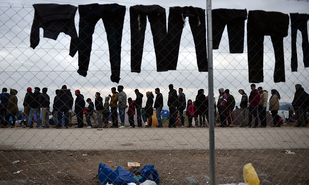 Migranti, Italia e Albania si preparano all’accoglienza dopo la chiusura della rotta balcanica