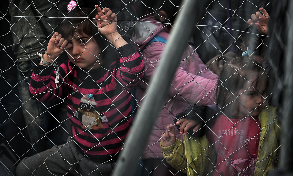 Migranti, Italia e Albania si preparano all’accoglienza dopo la chiusura della rotta balcanica