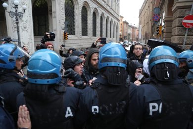 “Noi poliziotti, costretti a lavorare senza mezzi”