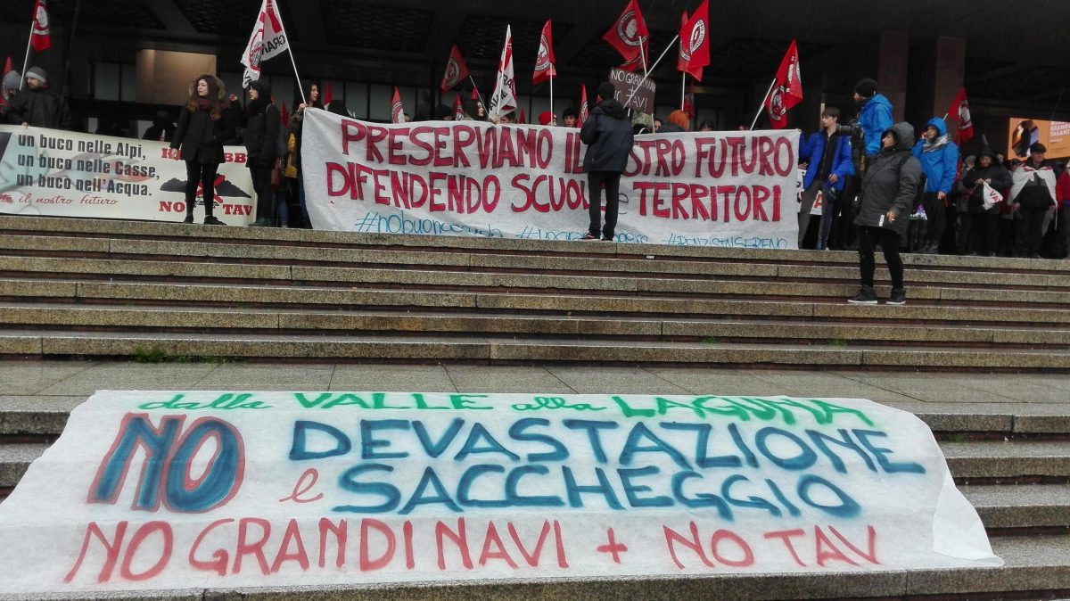 Galleria foto 'Vertice Italia-Francia a Venezia: la protesta dei No Tav' - foto 15