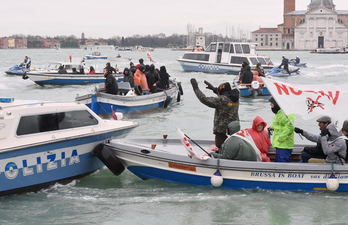 Galleria foto 'Vertice Italia-Francia a Venezia: la protesta dei No Tav' - foto 13