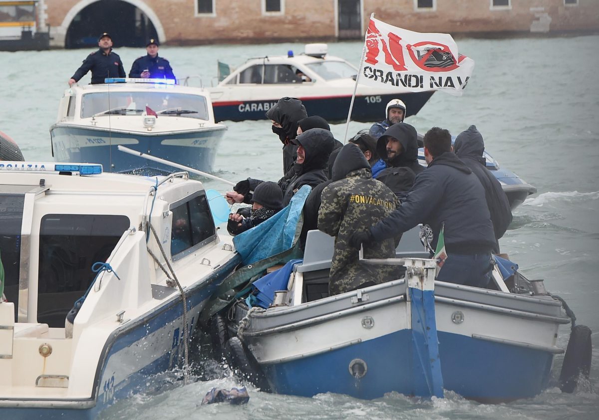 Galleria foto 'Vertice Italia-Francia a Venezia: la protesta dei No Tav' - foto 12