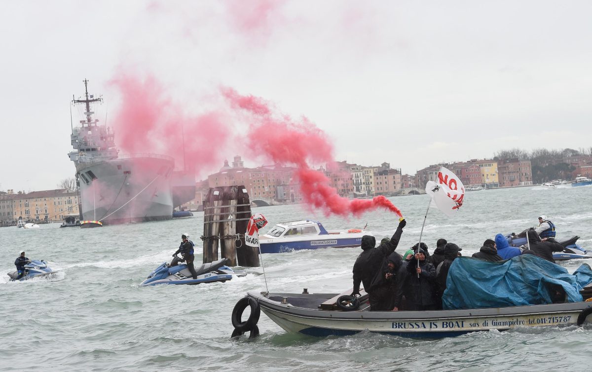 Galleria foto 'Vertice Italia-Francia a Venezia: la protesta dei No Tav' - foto 9