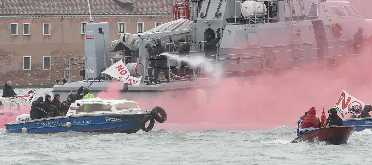 Galleria foto 'Vertice Italia-Francia a Venezia: la protesta dei No Tav' - foto 7