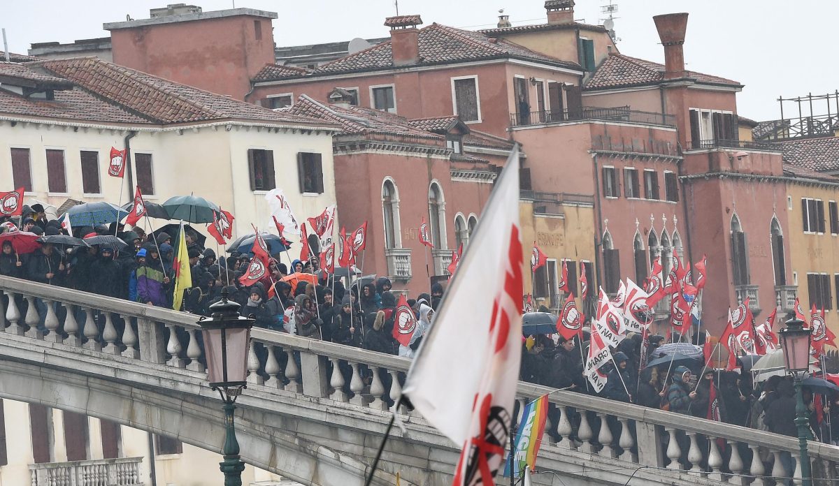 Galleria foto 'Vertice Italia-Francia a Venezia: la protesta dei No Tav' - foto 4