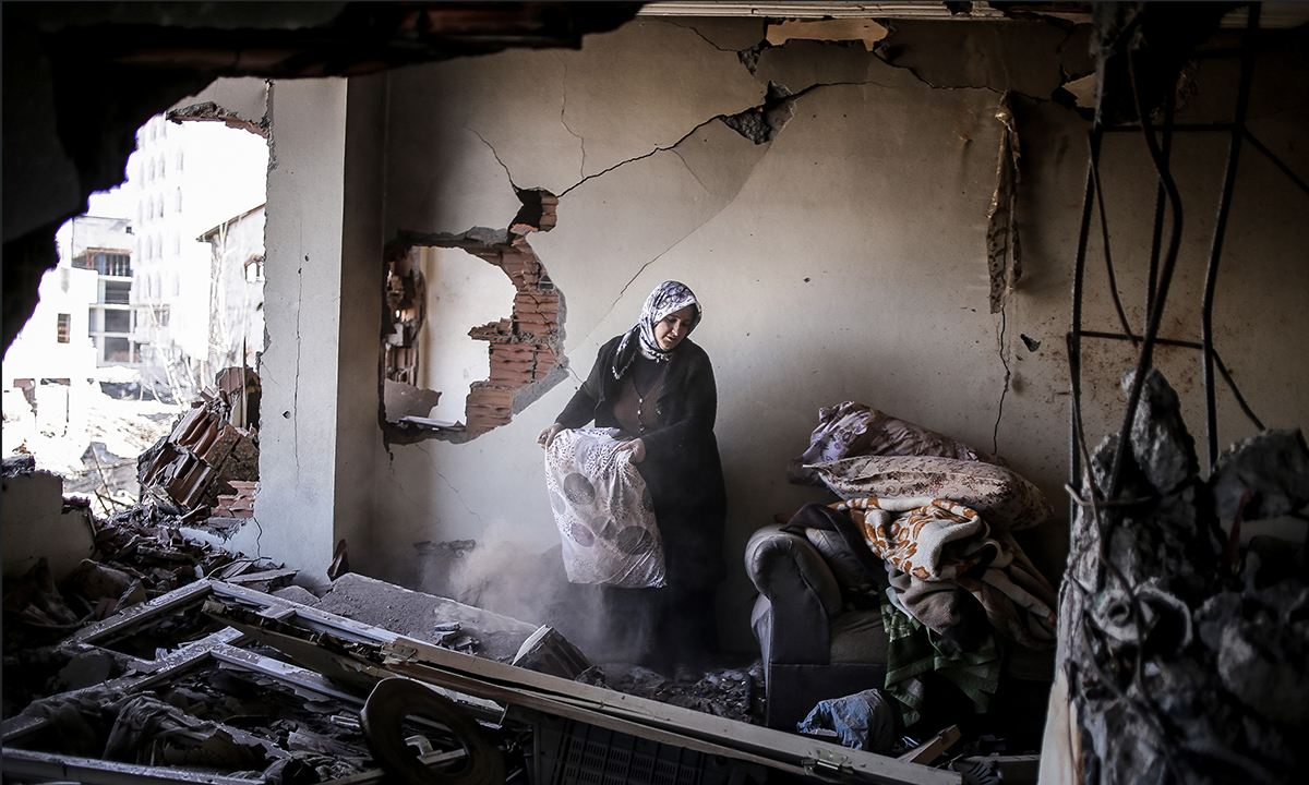 Turchia, il ritorno dei curdi tra le macerie di Cizre – Foto Turchia, il ritorno dei curdi tra le macerie di Cizre – Foto