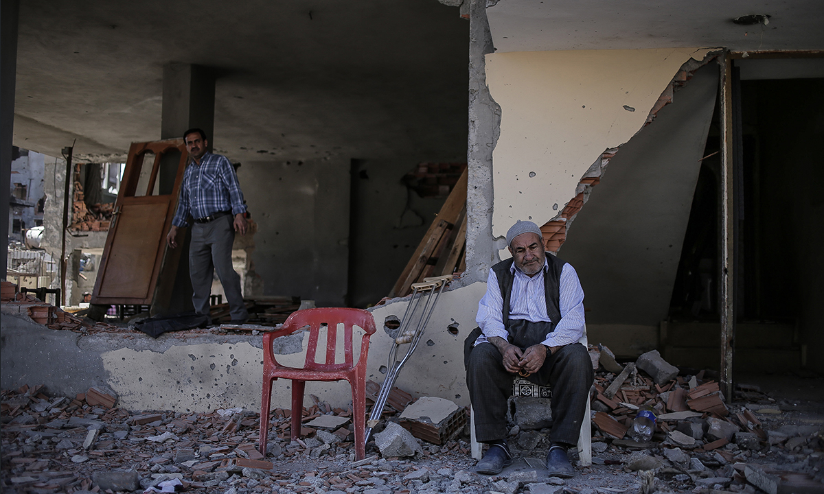 Turchia, il ritorno dei curdi tra le macerie di Cizre – Foto Turchia, il ritorno dei curdi tra le macerie di Cizre – Foto