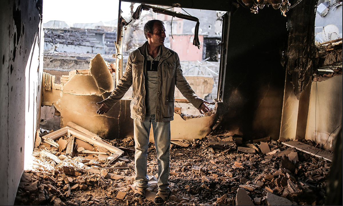 Turchia, il ritorno dei curdi tra le macerie di Cizre – Foto Turchia, il ritorno dei curdi tra le macerie di Cizre – Foto