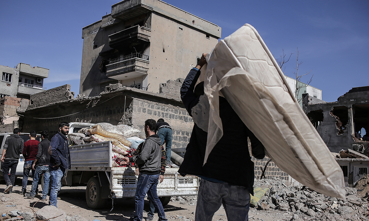 Turchia, il ritorno dei curdi tra le macerie di Cizre – Foto Turchia, il ritorno dei curdi tra le macerie di Cizre – Foto