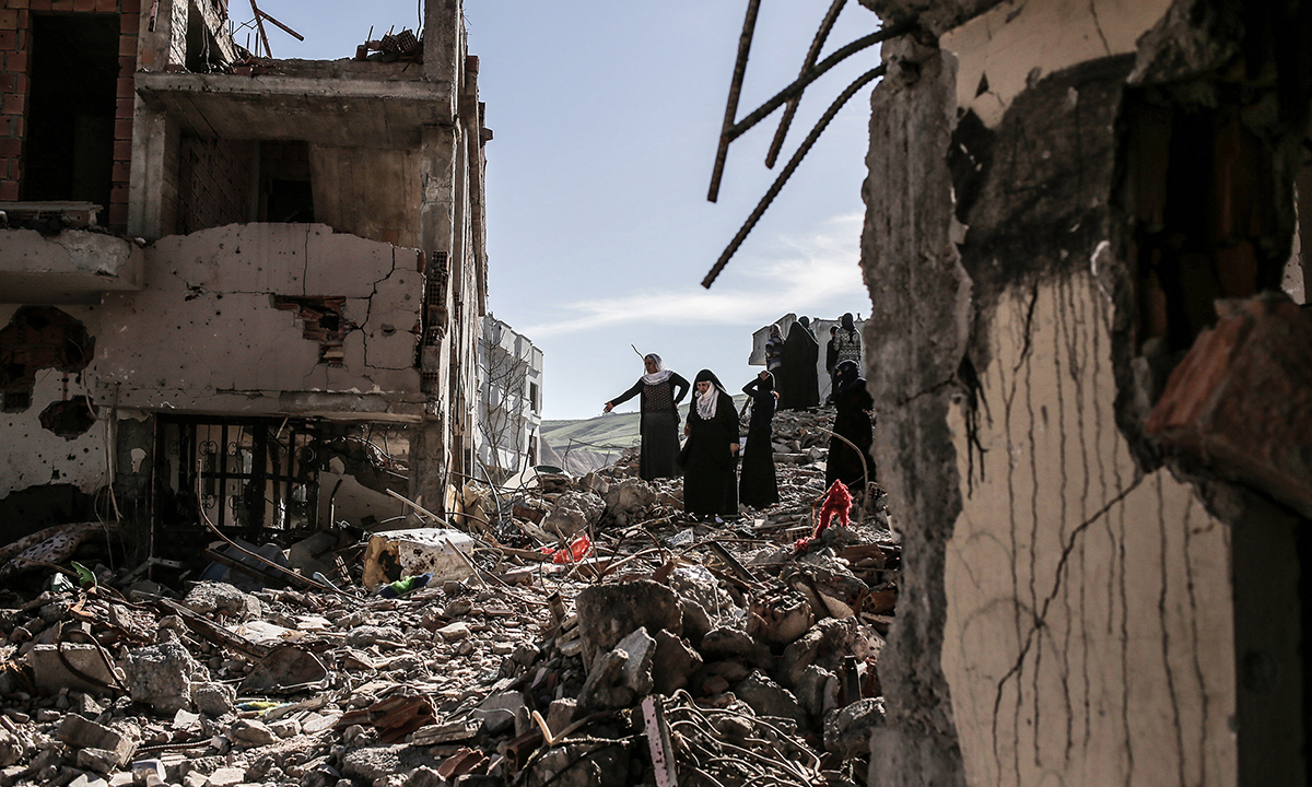 Turchia, il ritorno dei curdi tra le macerie di Cizre – Foto Turchia, il ritorno dei curdi tra le macerie di Cizre – Foto