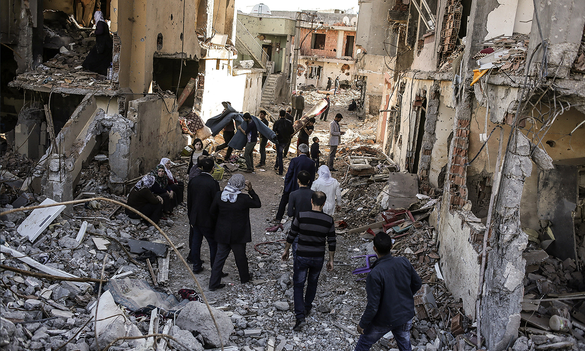 Turchia, il ritorno dei curdi tra le macerie di Cizre – Foto Turchia, il ritorno dei curdi tra le macerie di Cizre – Foto