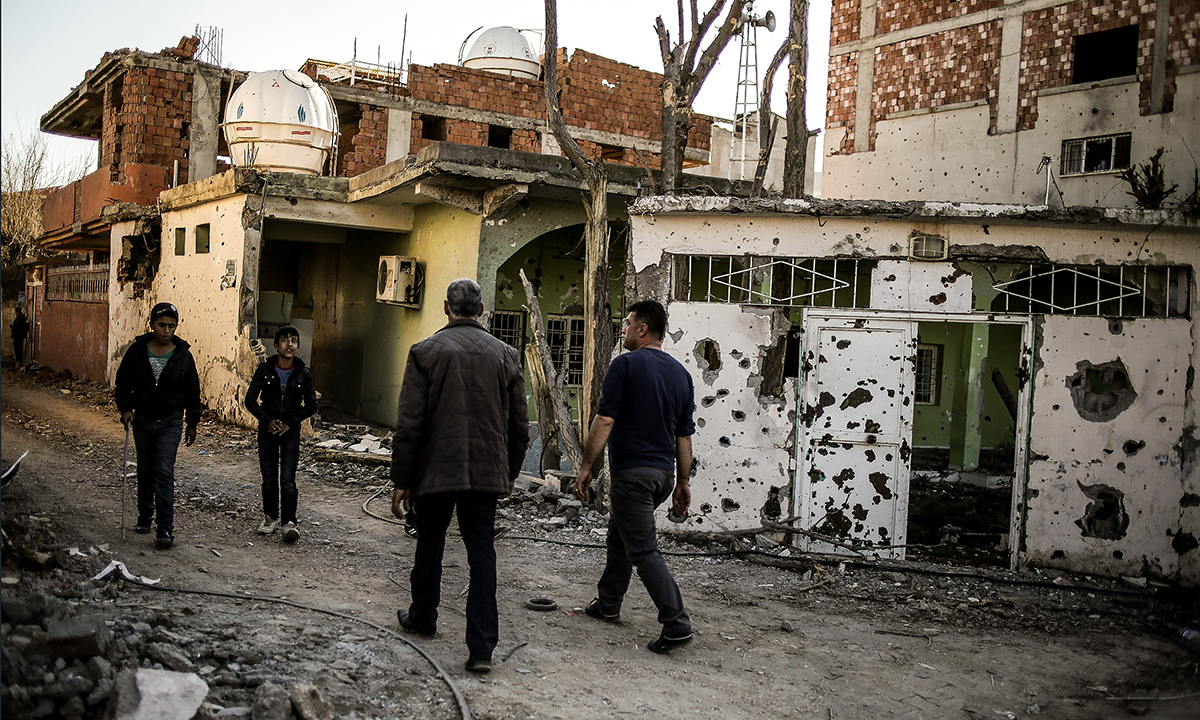 Turchia, il ritorno dei curdi tra le macerie di Cizre – Foto Turchia, il ritorno dei curdi tra le macerie di Cizre – Foto