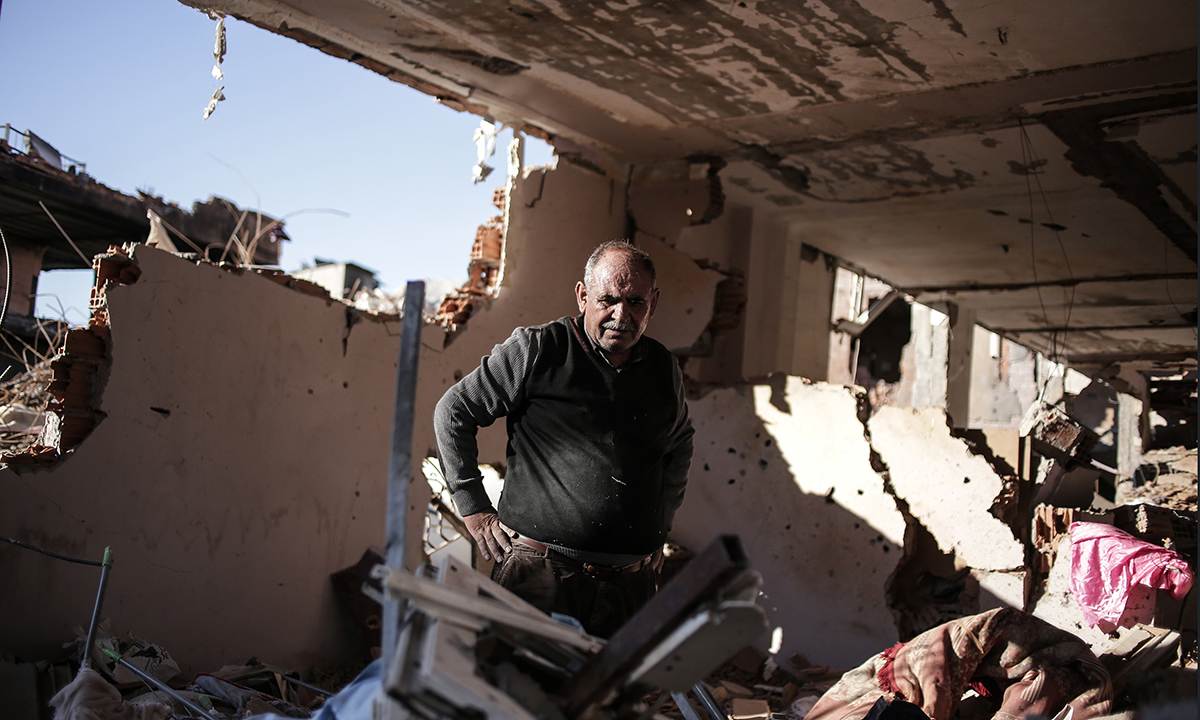 Turchia, il ritorno dei curdi tra le macerie di Cizre – Foto Turchia, il ritorno dei curdi tra le macerie di Cizre – Foto