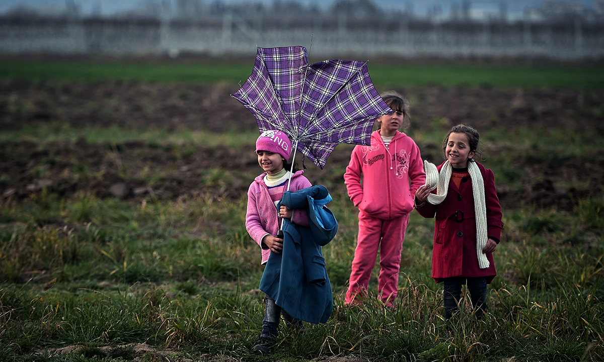 Unicef: i bambini migranti, senza cibo tra Grecia e Macedonia Unicef: i bambini migranti, senza cibo tra Grecia e Macedonia