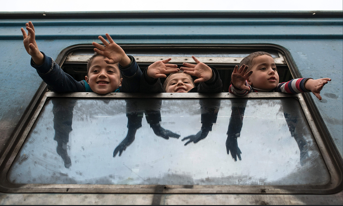 Unicef: i bambini migranti, senza cibo tra Grecia e Macedonia Unicef: i bambini migranti, senza cibo tra Grecia e Macedonia