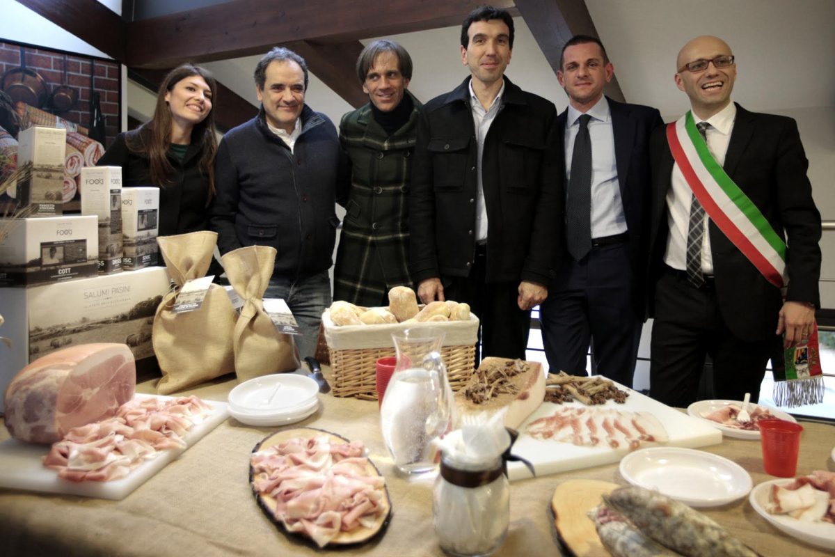 Galleria foto 'Il Ministro Martina visita Salumi Pasini' - foto 4