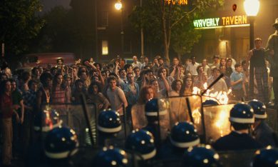 Stonewall di Roland Emmerich: la prima volta in cui i gay dissero basta – Video