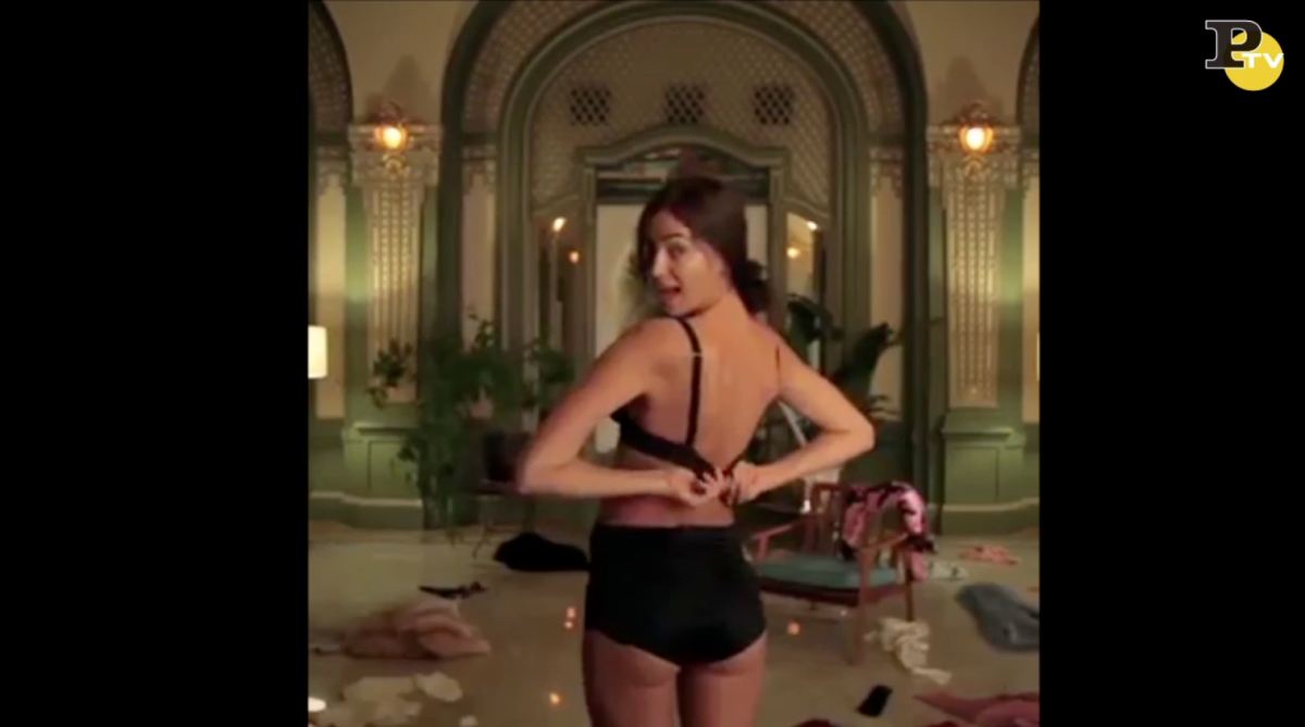 Galleria foto 'Irina Shayk e i ragazzini impertinenti' - foto 4