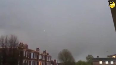 Aereo in volo colpito da un fulmine