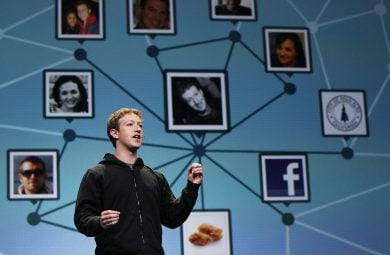 Facebook, crescita esplosiva. Zuckerberg resta al comando
