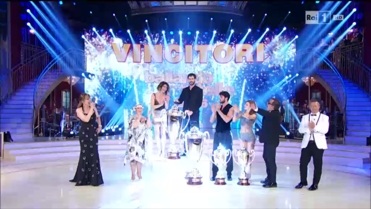 Galleria foto 'Ballando con le stelle 11: trionfa Iago Garcia, secondo Michele Morrone' - foto 11