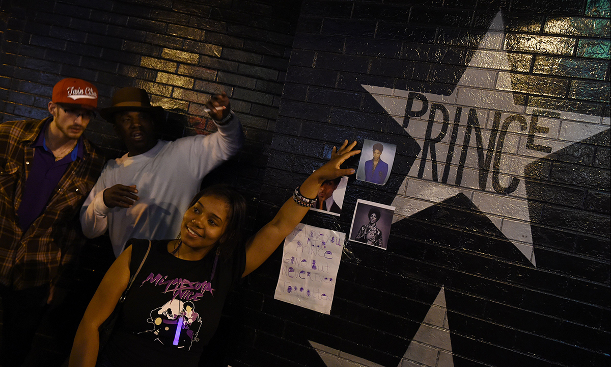 Addio a Prince: il tributo dei fan – Foto