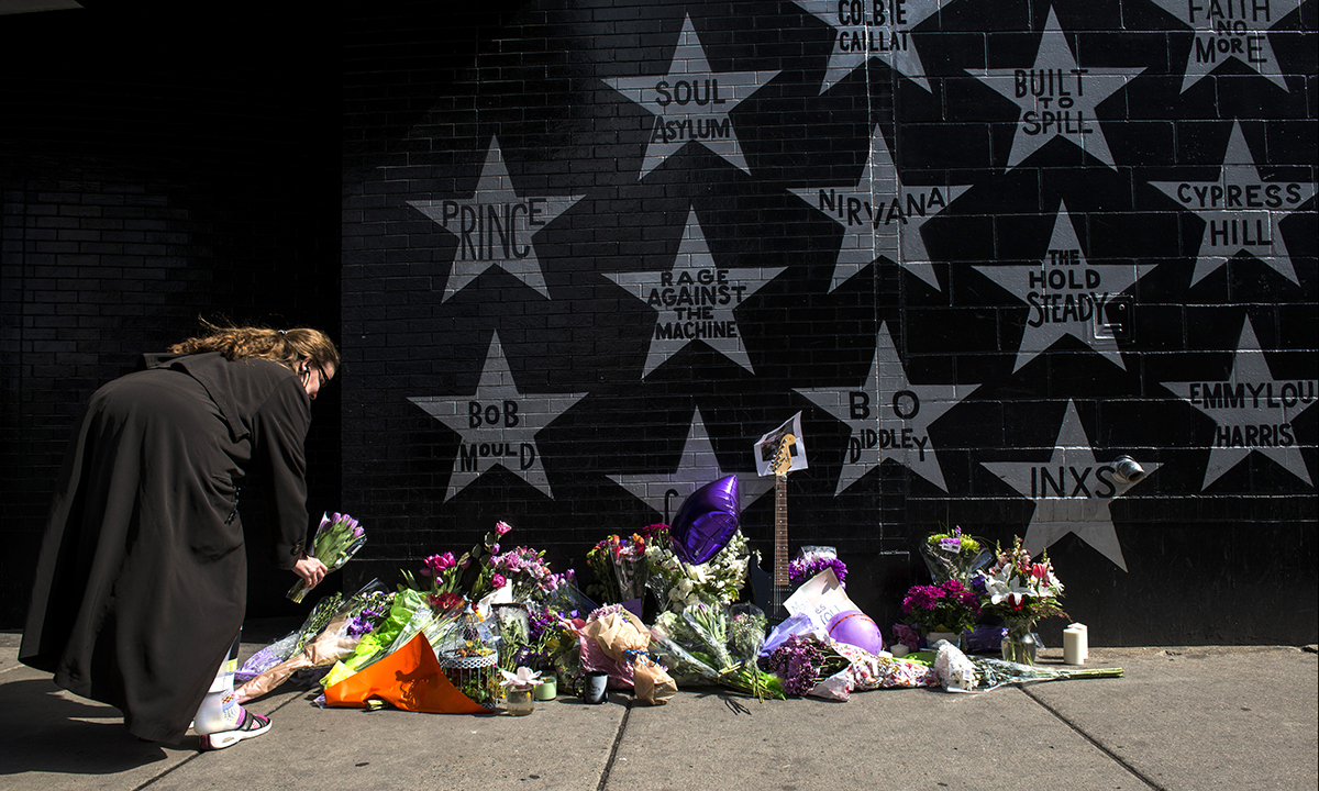 Addio a Prince: il tributo dei fan – Foto