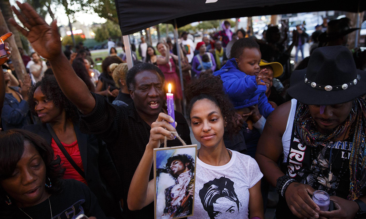 Addio a Prince: il tributo dei fan – Foto