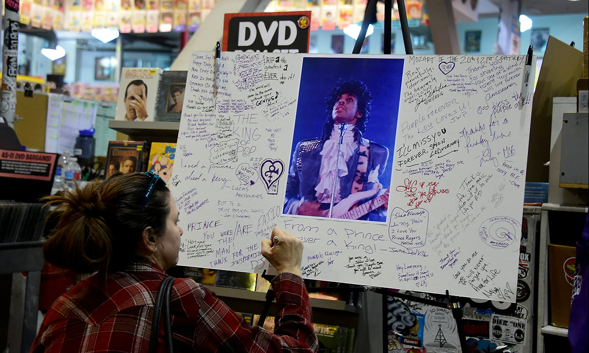 Addio a Prince: il tributo dei fan – Foto
