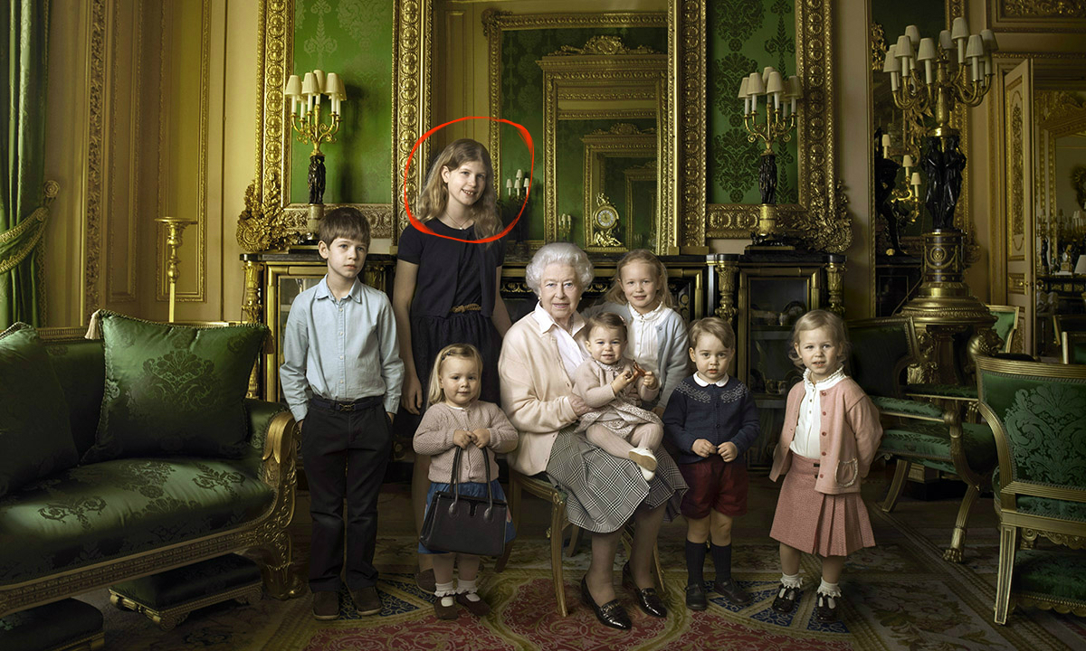 La Regina Elisabetta II con Mia Tindall e gli altri bimbi La Regina Elisabetta II con Mia Tindall e gli altri bimbi