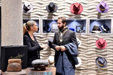Hats and Velvet: two never-ending traditions in northern Italy