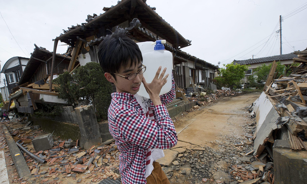 Terremoto in Giappone: 42 morti, 9 dispersi e le scosse continuano – Foto