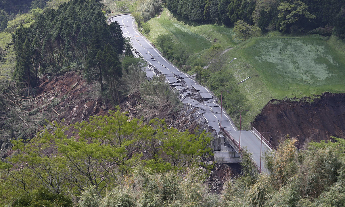 Terremoto in Giappone: 42 morti, 9 dispersi e le scosse continuano – Foto