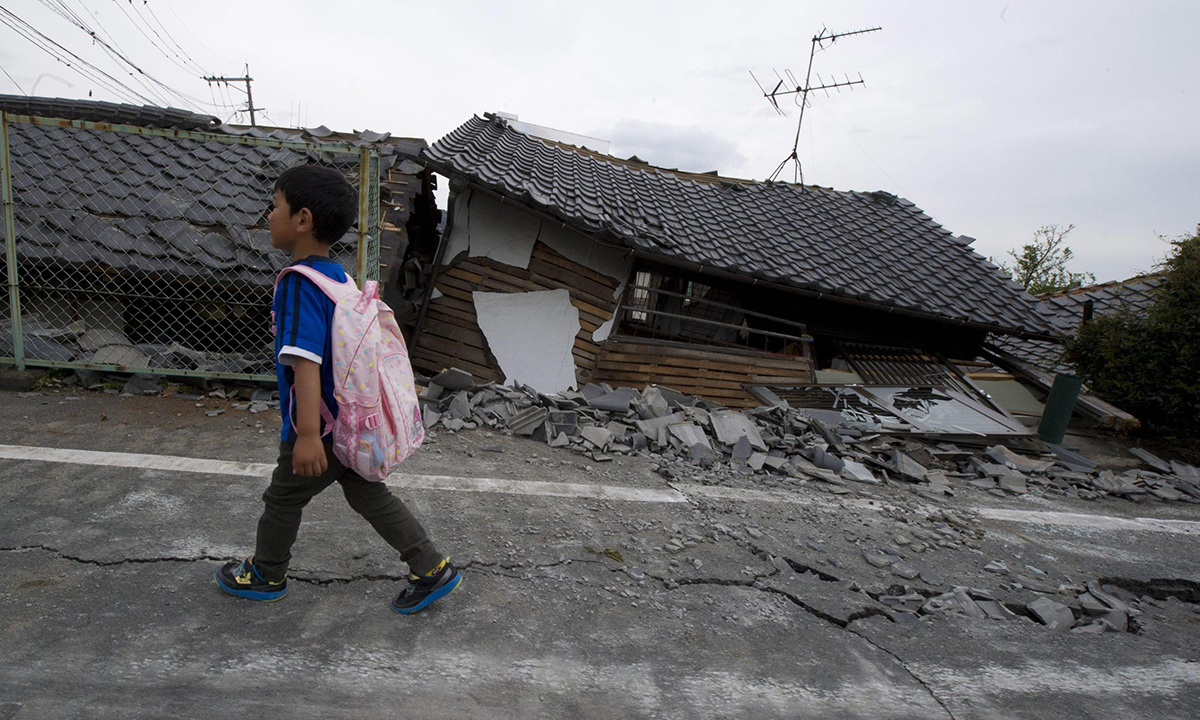 Terremoto in Giappone: 42 morti, 9 dispersi e le scosse continuano – Foto