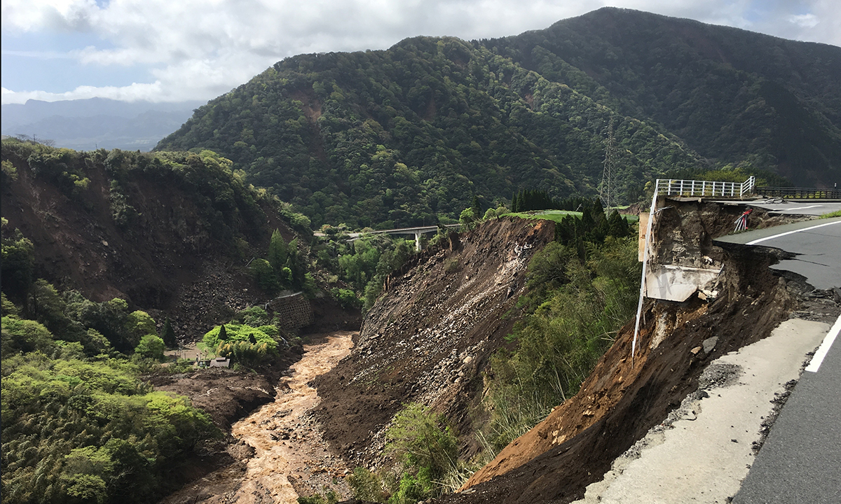 Terremoto in Giappone: 42 morti, 9 dispersi e le scosse continuano – Foto