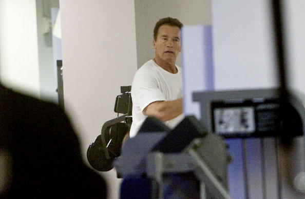 Arnold Schwarzenegger presenta il figlio: due gocce d’acqua Arnold Schwarzenegger presenta il figlio: due gocce d’acqua