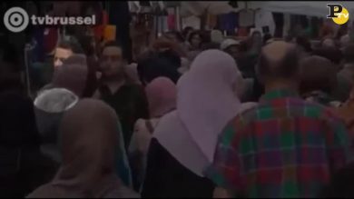 Salah Abdeslam a passeggio per Bruxelles