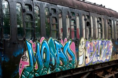 Un treno travolge due writer, morto un ragazzo di 19 anni