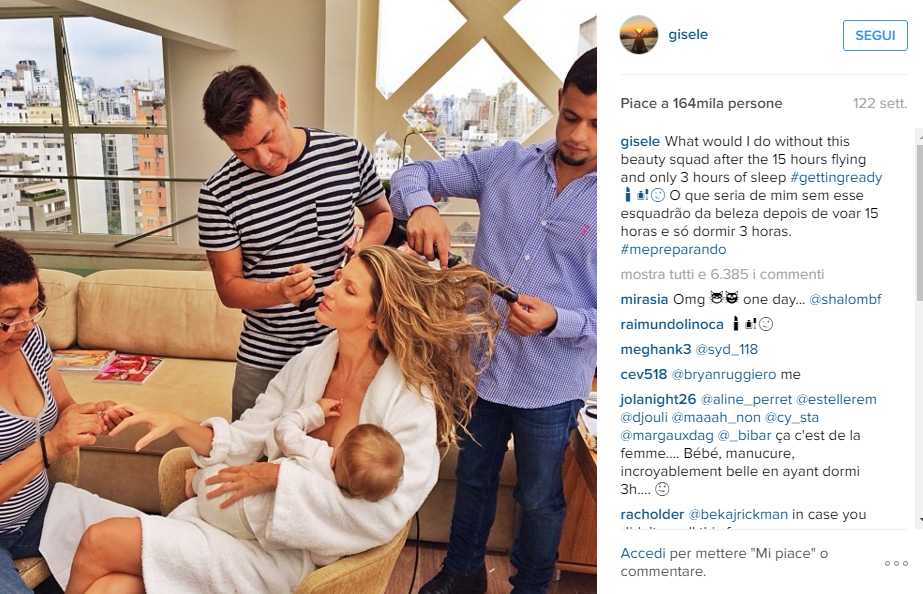 Ecco il bralfie, il selfie delle vip che allattano Ecco il bralfie, il selfie delle vip che allattano