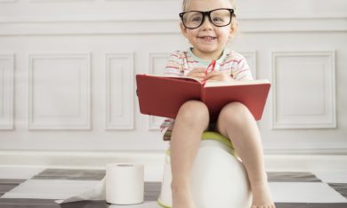 Gli italiani preferiscono leggere storie romantiche, in bagno